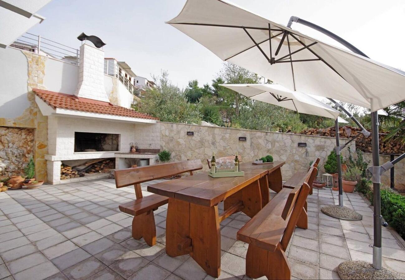 Apartments Javi - Free Private Parking Trogir Exterior photo